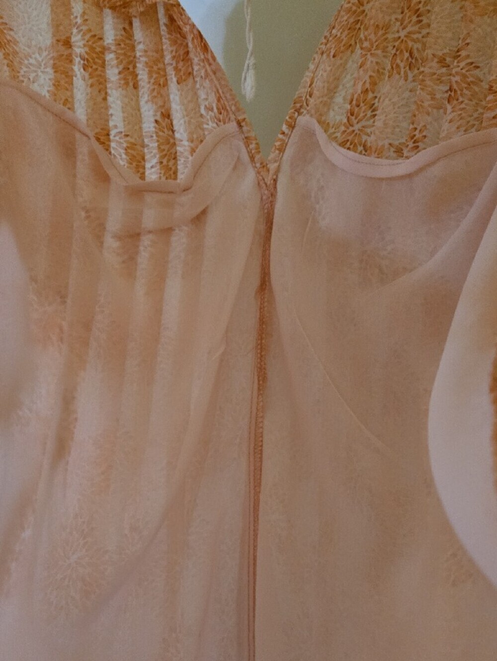 Melloday Peach Floral Pleated V-Neck Top - Picture 6 of 6